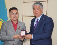 (KAZ) ЕЛОРДАЛЫҚ ДОСТЫҚ ҮЙІНЕ ТҮРКСОЙ БАС ХАТШЫСЫ КЕЛДІ