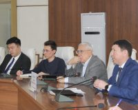 (KAZ) Елордалық Достық үйінде Астана қаласы бойынша Мемлекеттік қызмет істері департаментінің өкілдері қалалық ҚХА мүшелерімен кездесіп, «Өңірлік кадр резервтеріне іріктеу» тақырыбы бойынша түсіндірме жұмыстарын өткізді.