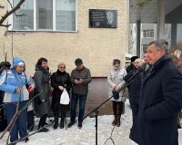 (RUS) В Астане состоялось торжественное открытие мемориальной доски в честь Владимира Баумейстера